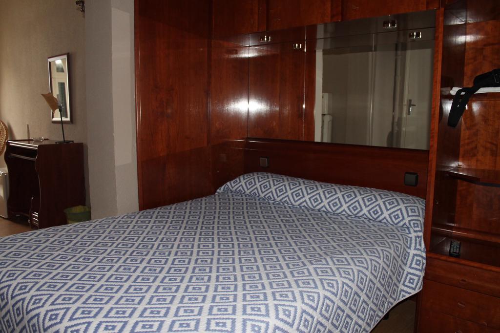 Hostal Trevinca Madrid Extérieur photo