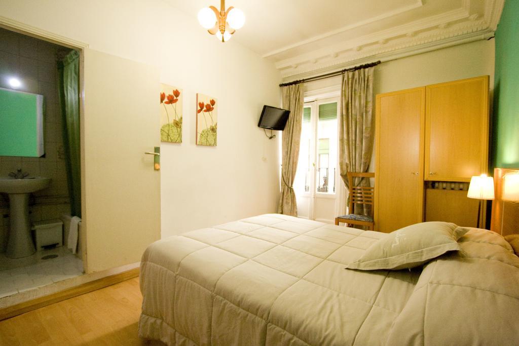 Hostal Trevinca Madrid Extérieur photo