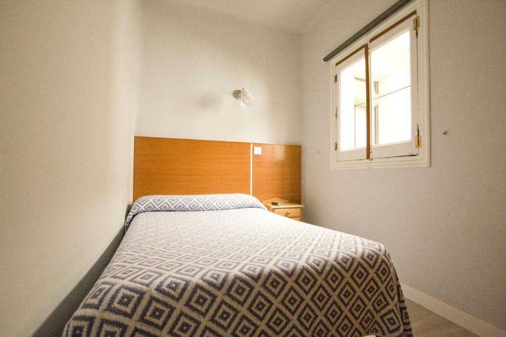 Hostal Trevinca Madrid Extérieur photo