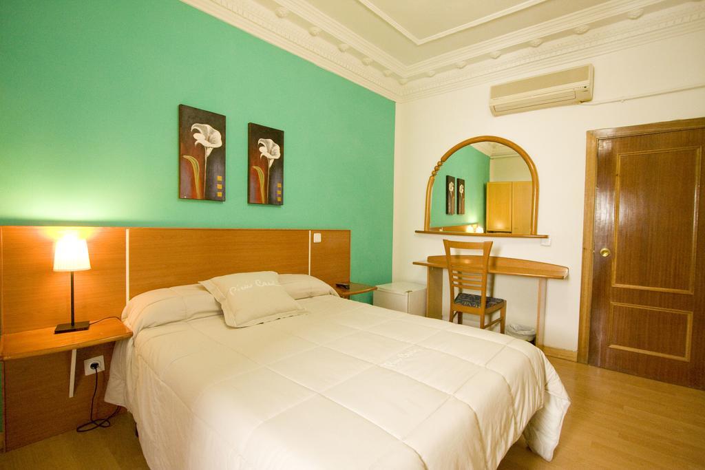 Hostal Trevinca Madrid Extérieur photo