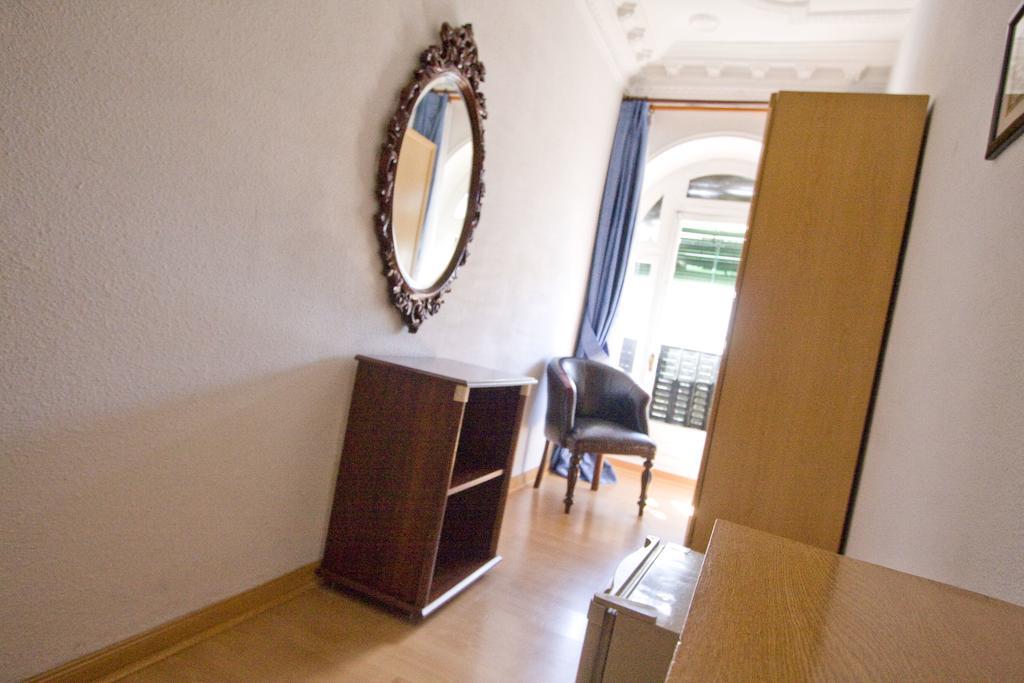 Hostal Trevinca Madrid Extérieur photo