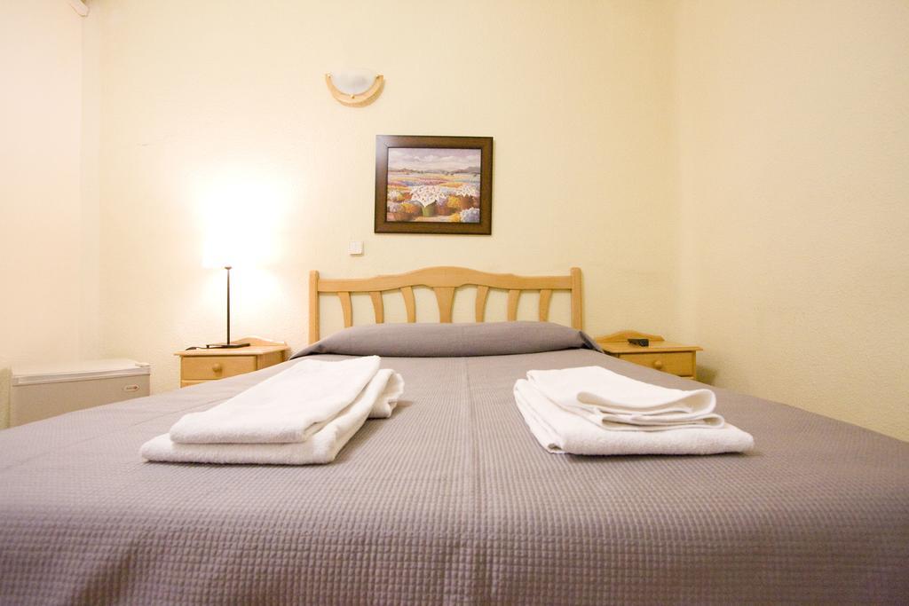 Hostal Trevinca Madrid Extérieur photo