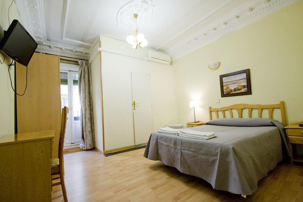 Hostal Trevinca Madrid Extérieur photo