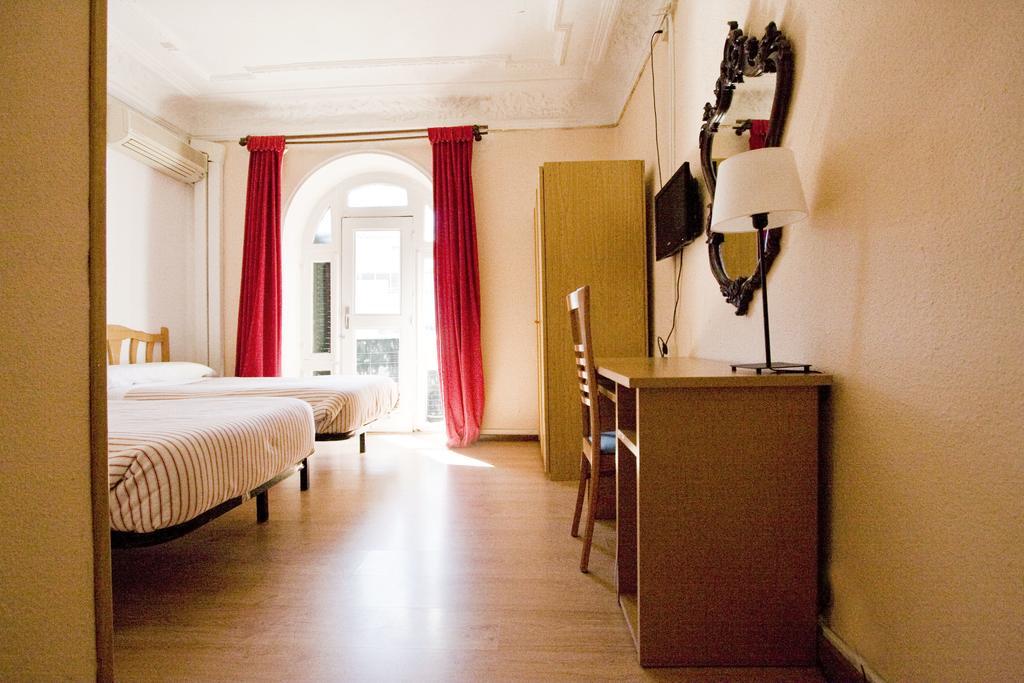 Hostal Trevinca Madrid Extérieur photo