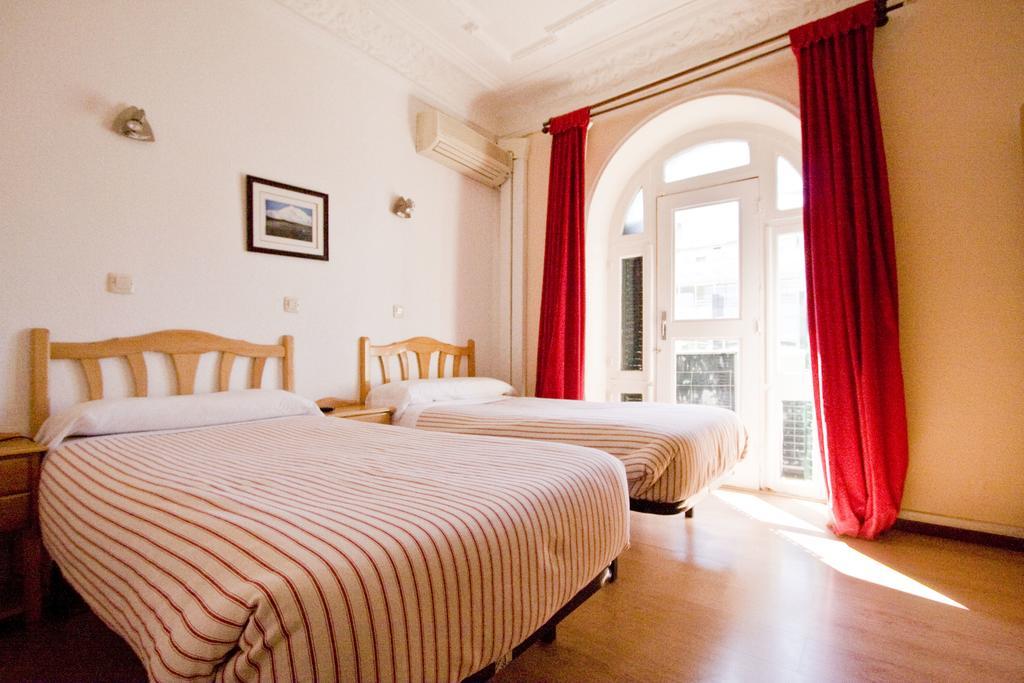 Hostal Trevinca Madrid Extérieur photo