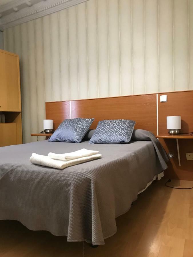 Hostal Trevinca Madrid Extérieur photo