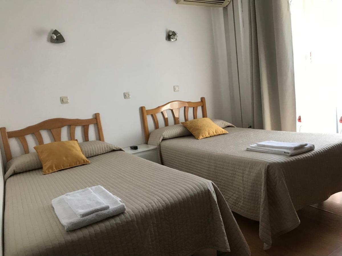 Hostal Trevinca Madrid Extérieur photo