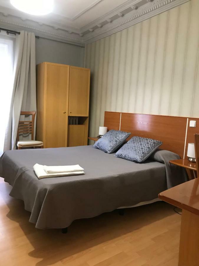 Hostal Trevinca Madrid Extérieur photo
