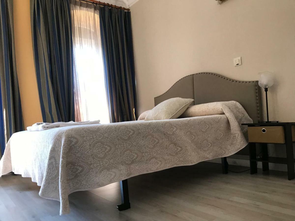 Hostal Trevinca Madrid Extérieur photo
