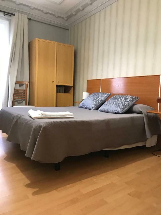 Hostal Trevinca Madrid Extérieur photo