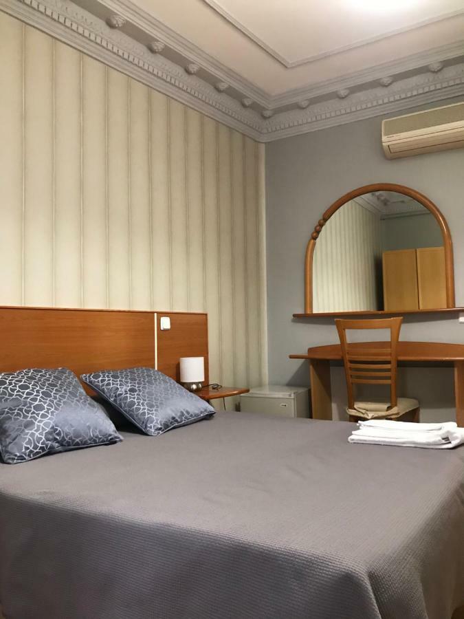 Hostal Trevinca Madrid Extérieur photo
